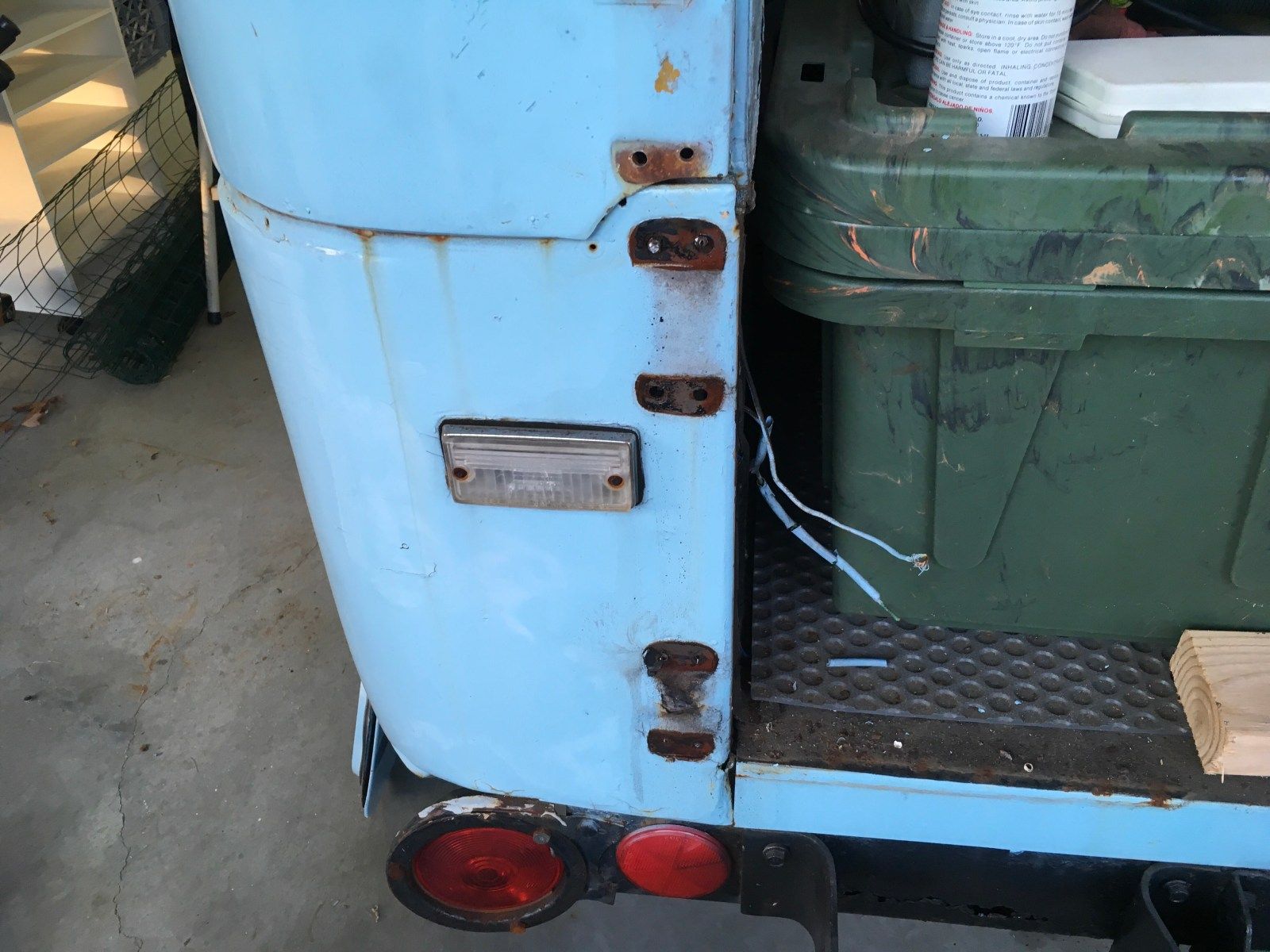 Pulling the TailGate Off the LandCruiser