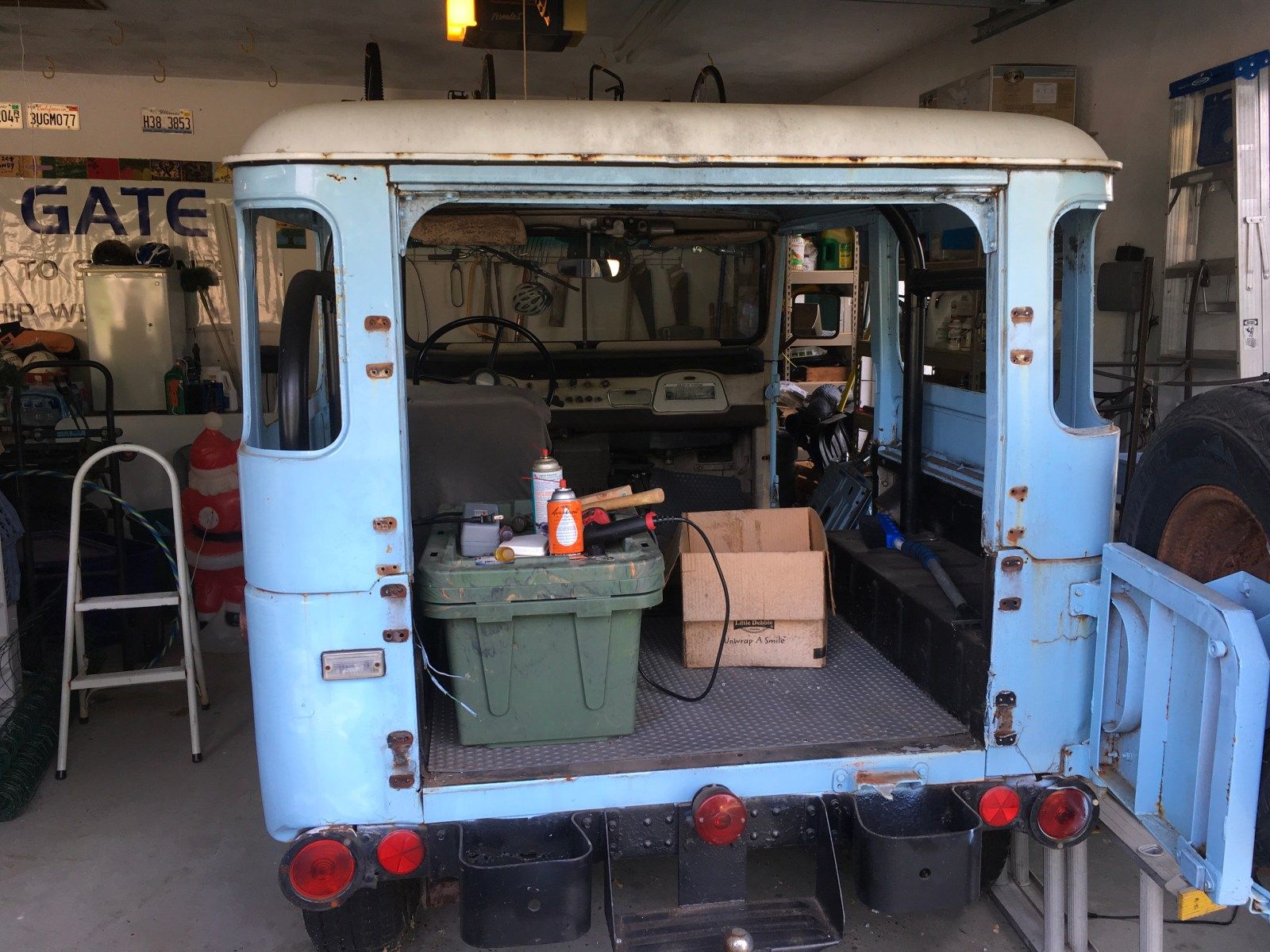 Passenger Side Tailgate Removed