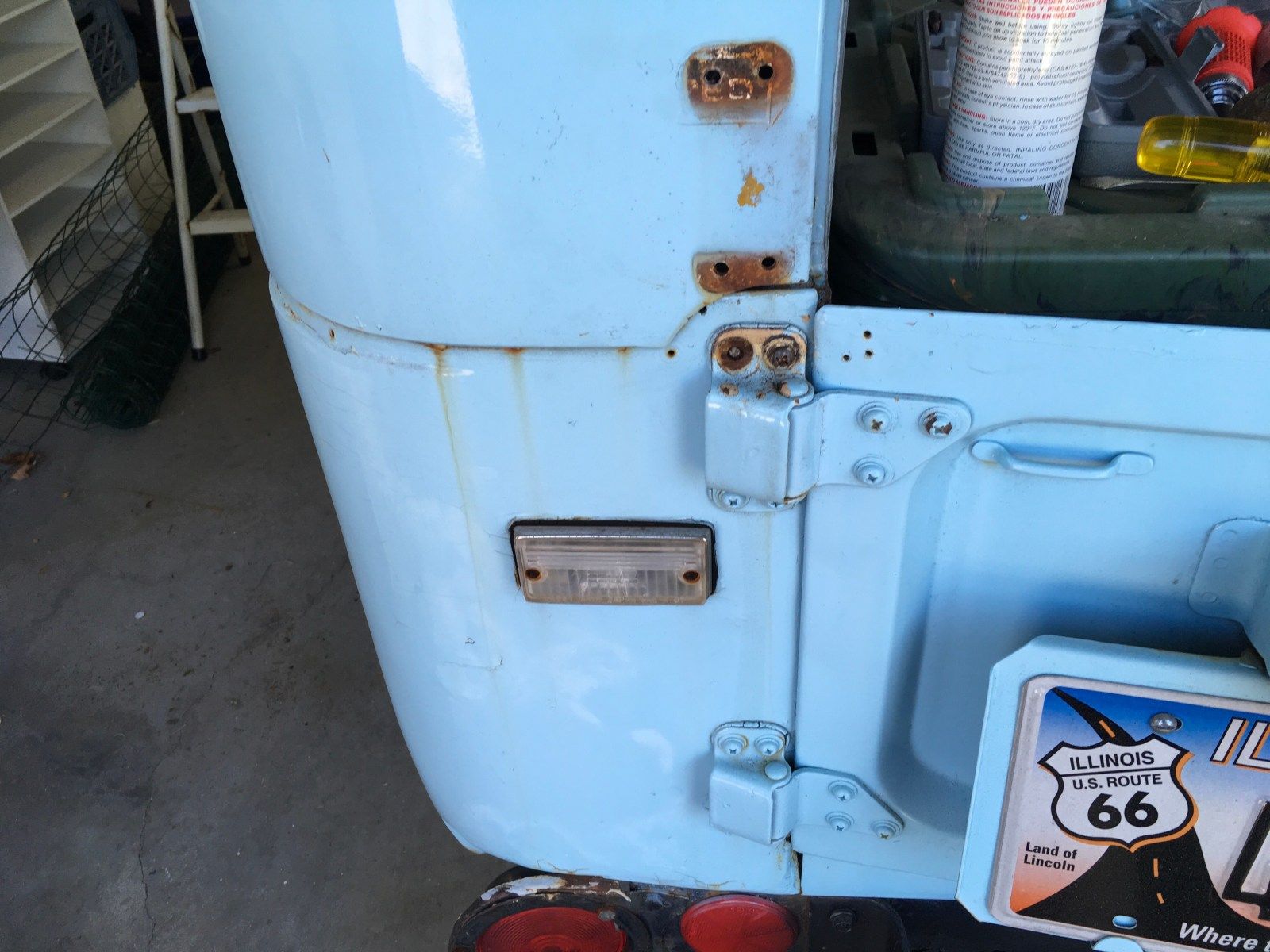 Pulling the TailGate Off the LandCruiser