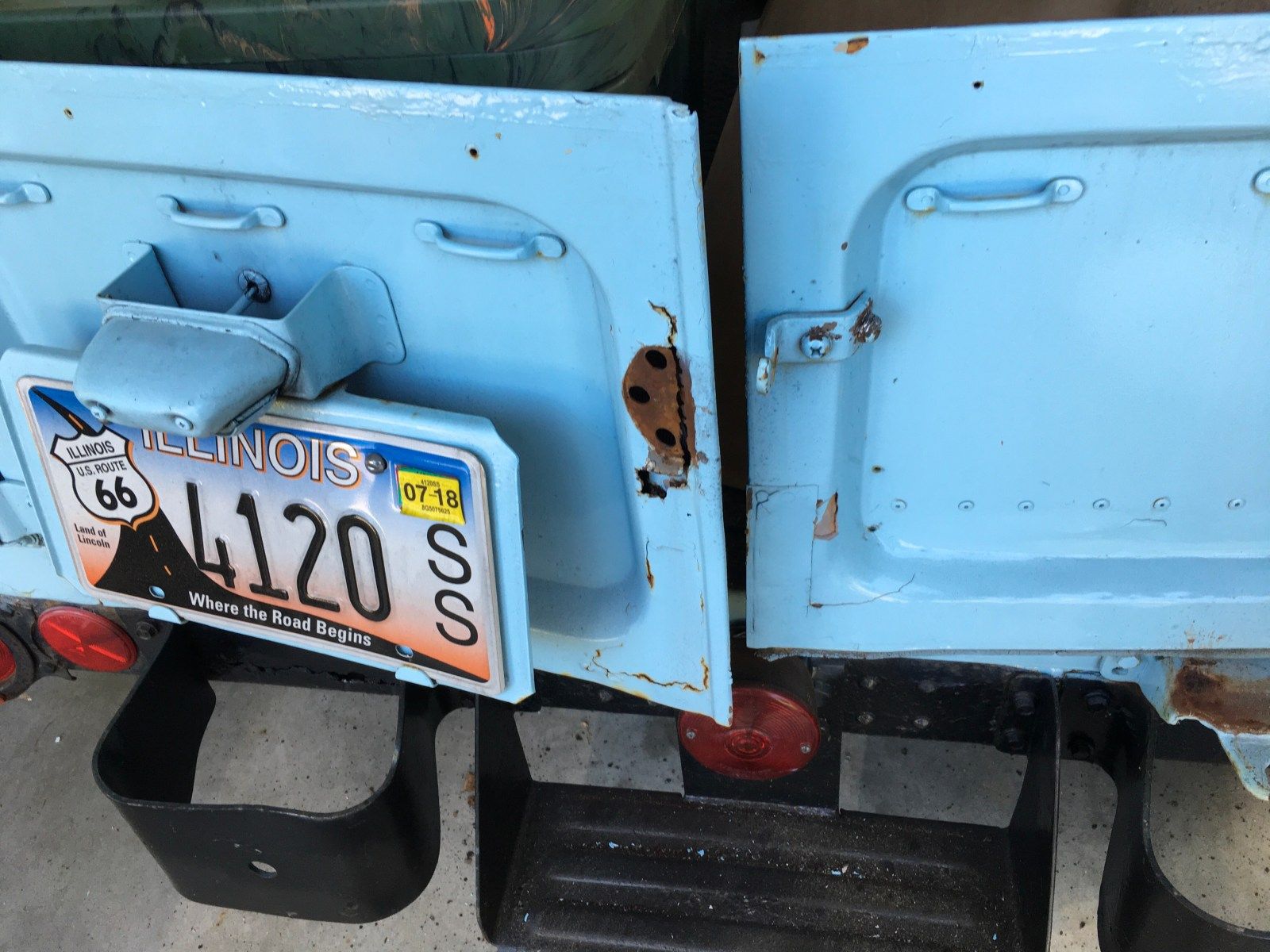 Pulling the TailGate Off the LandCruiser